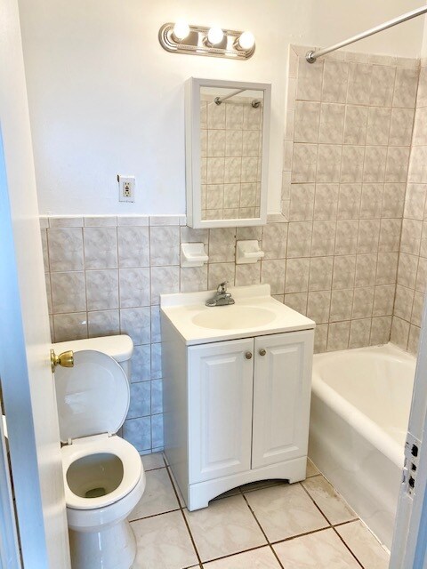 Foto del edificio - 667 E 237th St