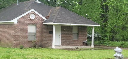 Building Photo - 1730 Swift St