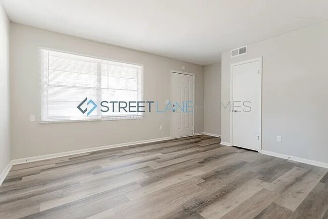 Building Photo - 3040 Foresthill Dr