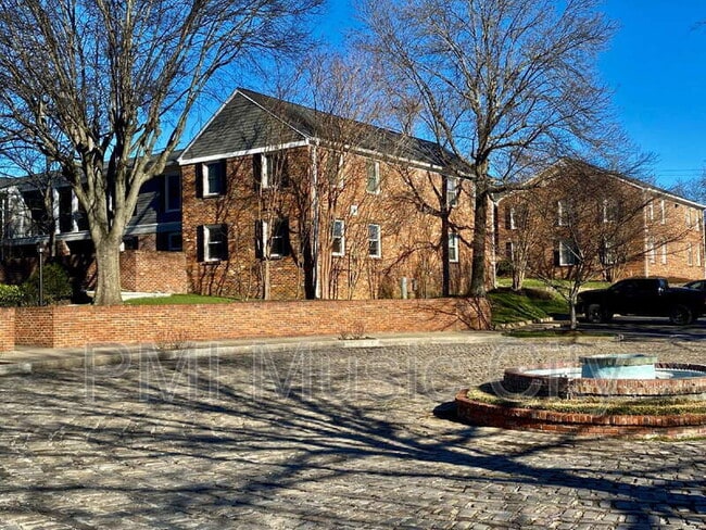 Building Photo - 5025 Hillsboro Pike