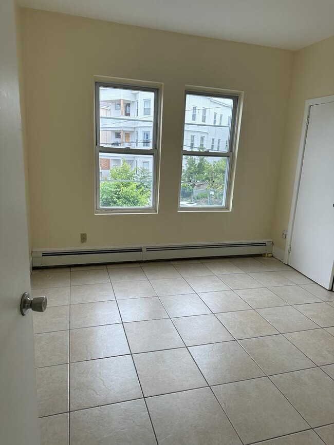 Building Photo - 20 Basswood St