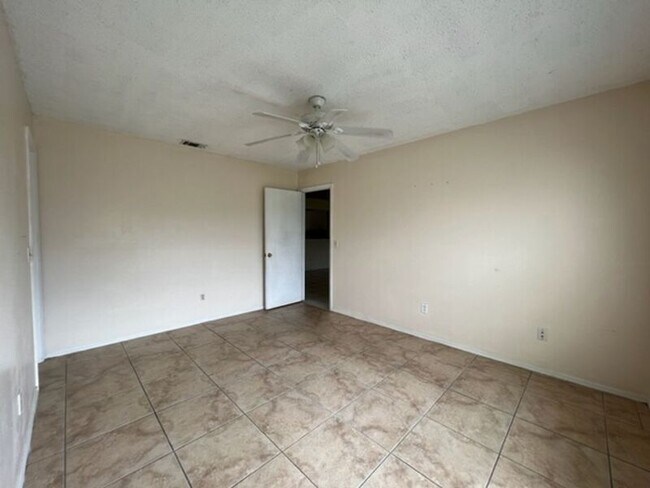 Foto del edificio - 29 Silver Swan Ct