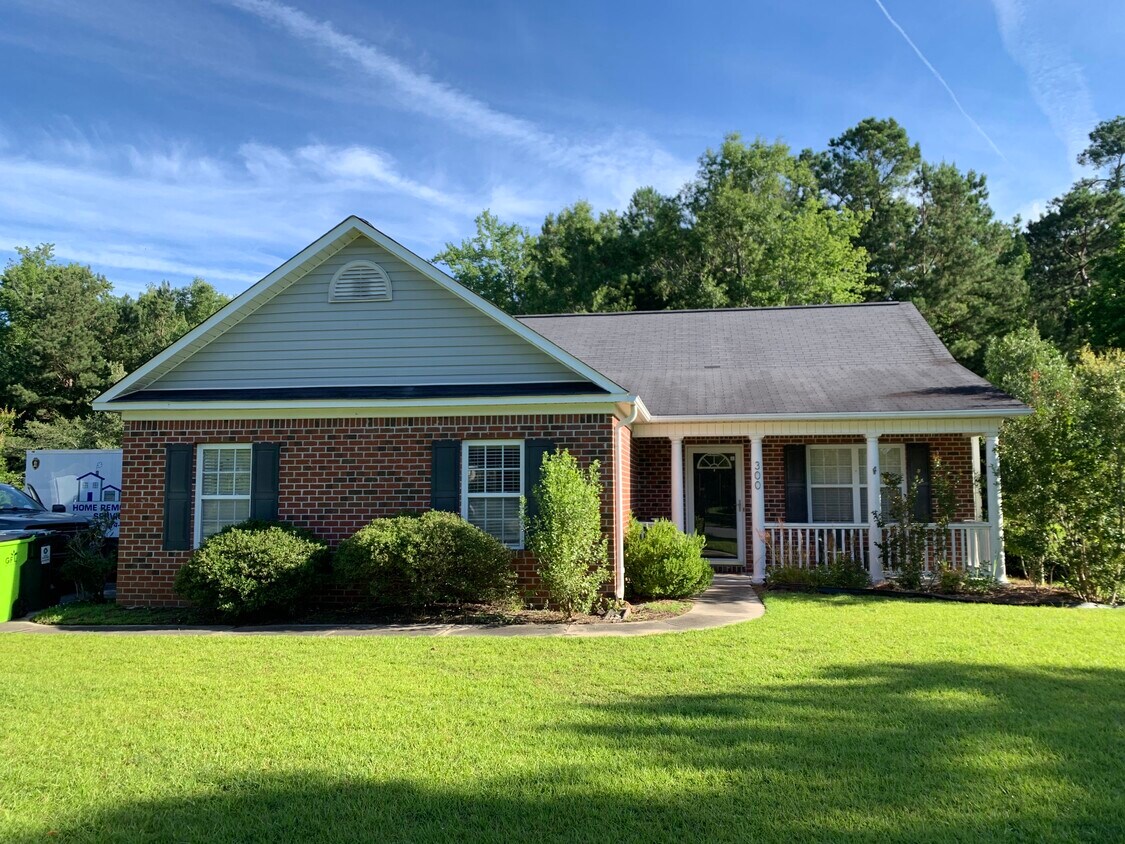 Primary Photo - 300 Derby Park Ave