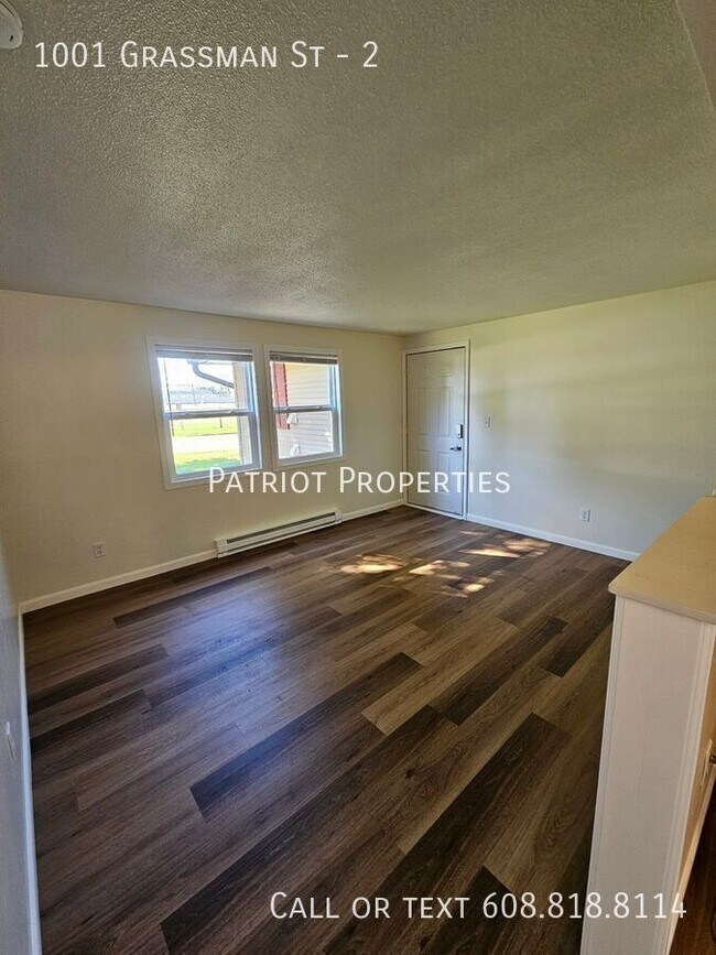 Building Photo - 2 bedroom/ 1 bath apartment in Tomah, WI