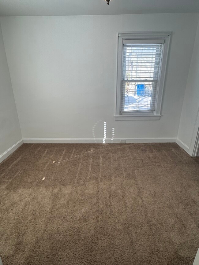 Building Photo - 74 Pleasant St