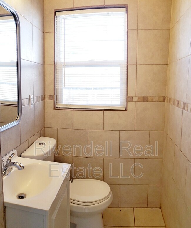 Foto del edificio - 1496 Joliet St