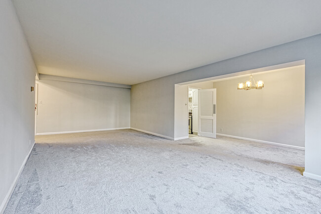 Living/Dinning Room Combo - 4201 Cathedral Ave NW