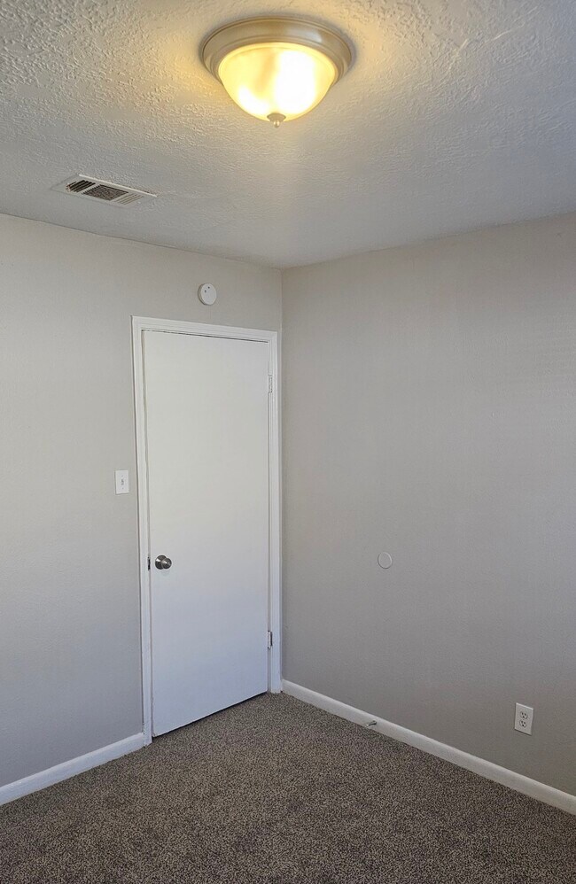 Building Photo - 13355 Lake Breeze Ln