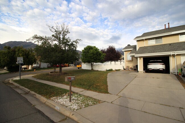 Building Photo - 6929 S Prom Dr