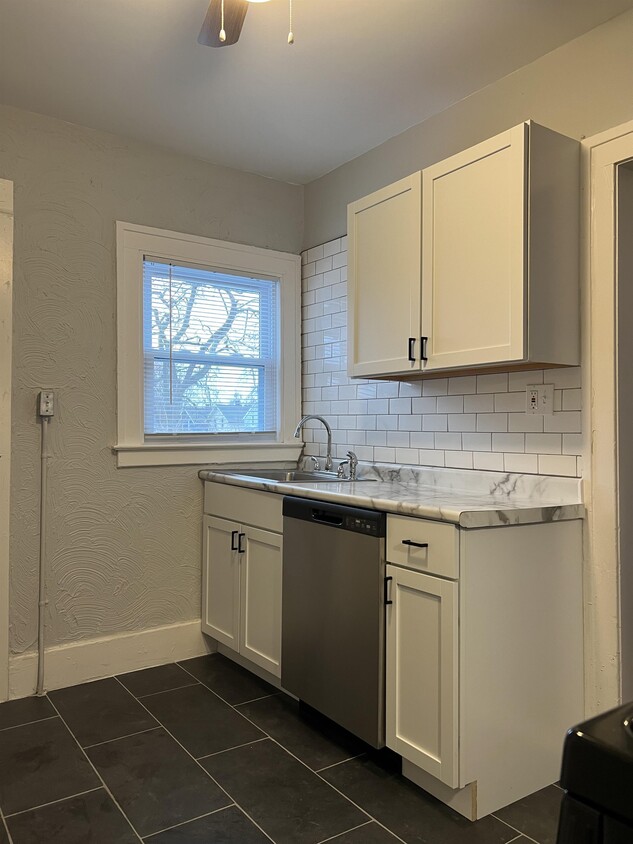 107 W Rundell St, Pontiac, MI 48342 Townhome Rentals in Pontiac MI