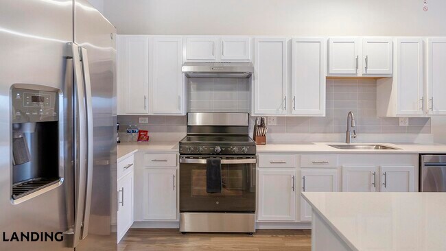 Foto del edificio - 8900 Archer Ave