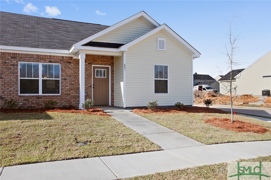 Primary Photo - 600 Trellis Square