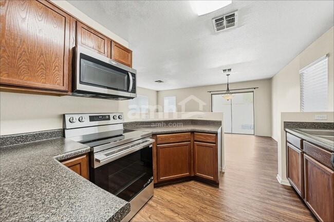 Building Photo - 9680 N 82nd Ln