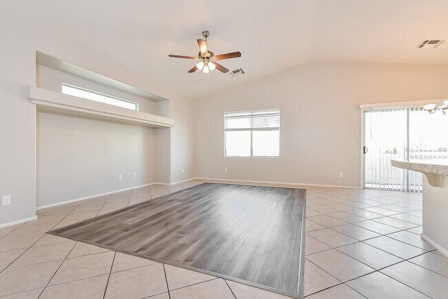 Foto del edificio - 9729 Red Horse St