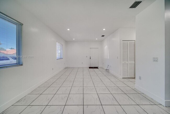 Foto del edificio - 14710 NE 7th Ct