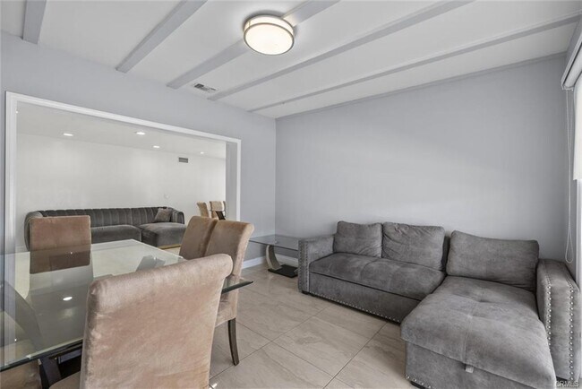 Foto del edificio - 12628 Stagg St