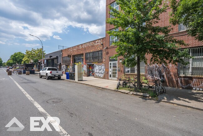 Foto del edificio - 385 Troutman St