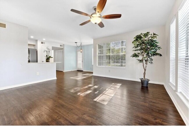 Building Photo - 1205 Crystal Way