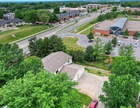 Foto del edificio - 1565 Cedar Crest Dr