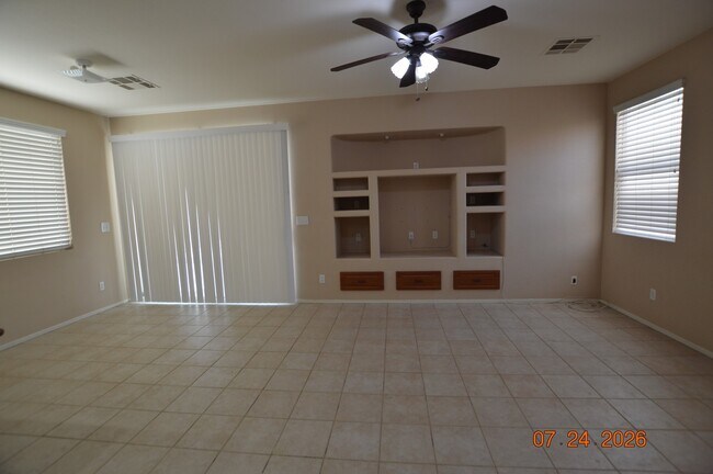 Foto del edificio - 10656 Primrose Arbor Ave