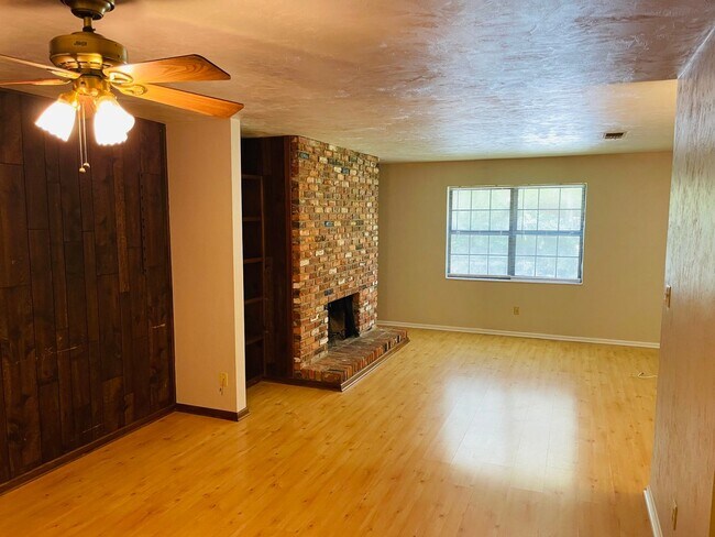 Foto del edificio - 1230 Alachua Ave