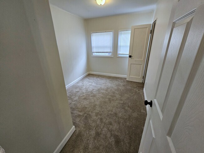Building Photo - 877 S Ashburton Rd