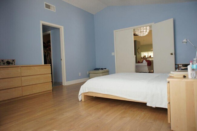 Foto del edificio - 900 Crosswinds Dr