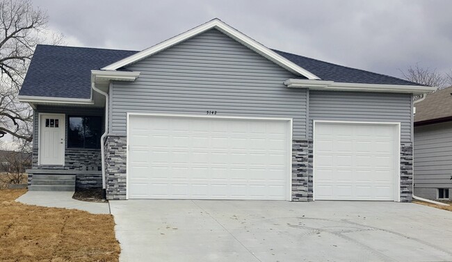 Building Photo - 5142 Betty Lou Blvd