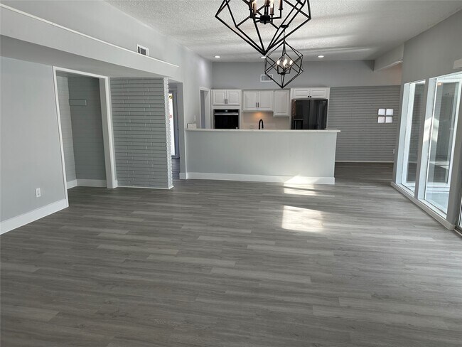 Foto del edificio - 5005 Tamarach Dr