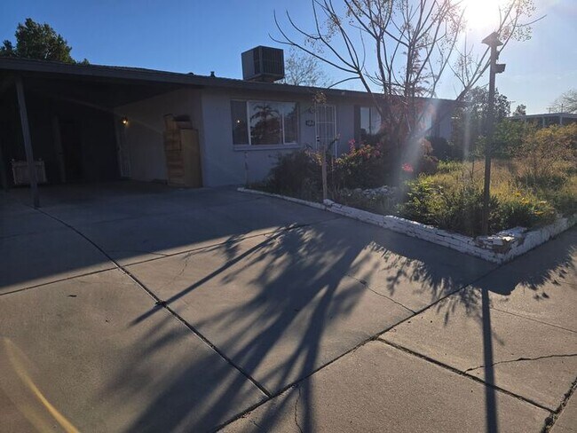 Foto del edificio - Rooms for Rent – Furnished, Lockable, & Private Backyard! 6 Spots Open.