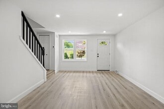 Building Photo - 2119 Delmar Dr