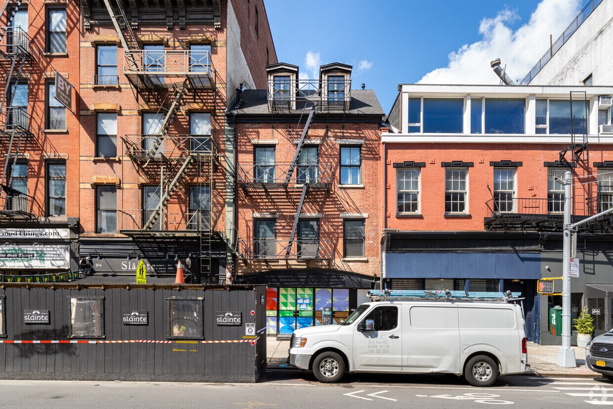 Building Photo - 298 Elizabeth St