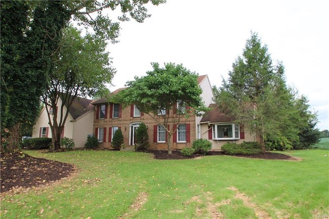 Building Photo - 459 Country Club Rd