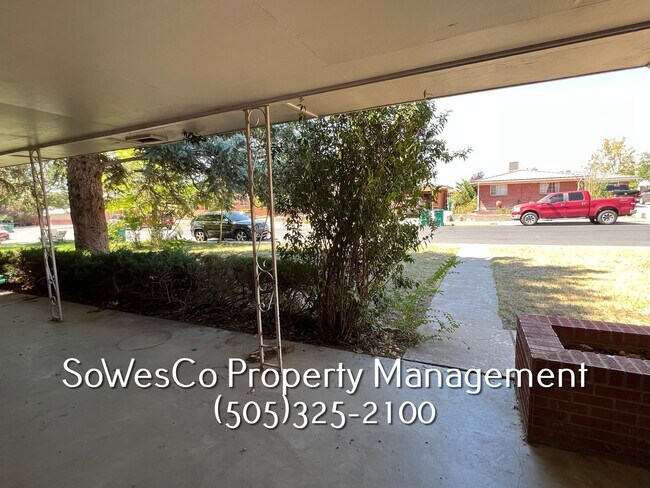 Foto del edificio - 3 Bedroom 2 Bath, Newer Flooring, Paint & ...