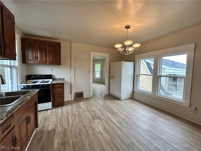 Building Photo - 377 Lawson Ave