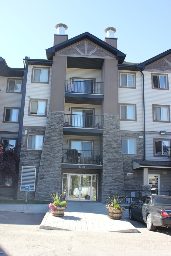 Building Photo - 8-1228 Bridlecrest Dr SW