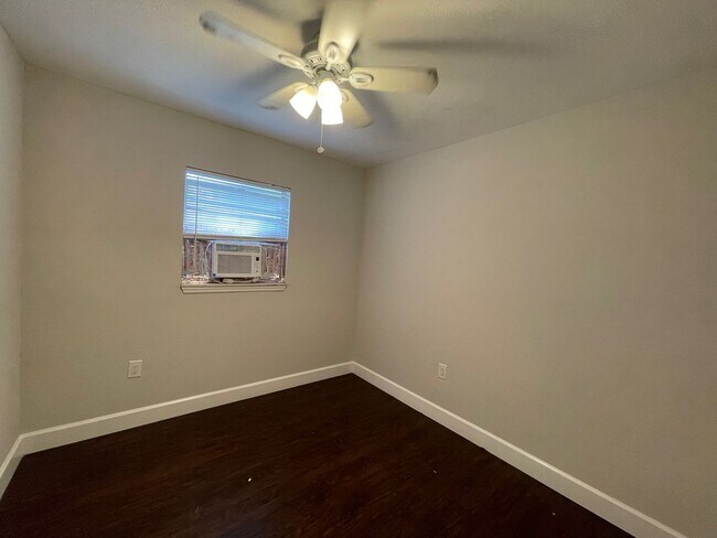 Building Photo - 10114 HYACINTH AVENUE, TAMPA, Florida 33612