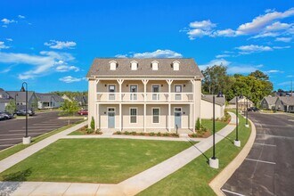 Building Photo - The Villas at Old Monrovia