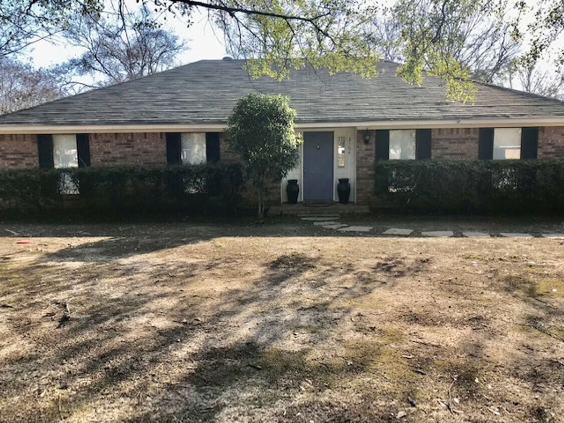 Primary Photo - Beatiful 3 bed 2 bath home on West Deborah