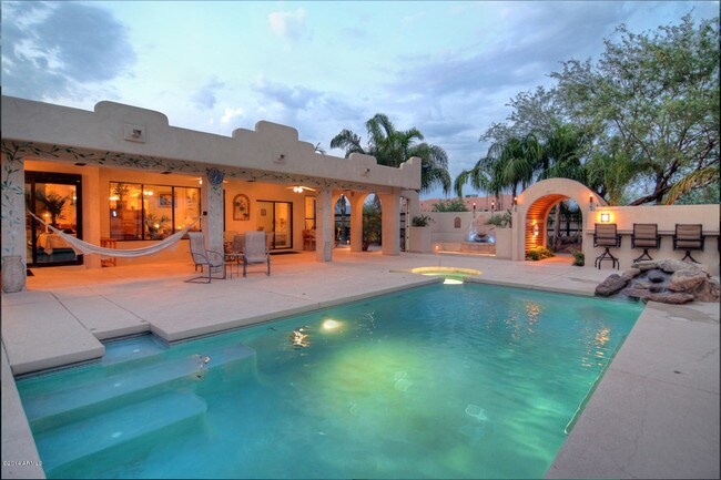 Foto del edificio - 2321 W Desert Hills Dr