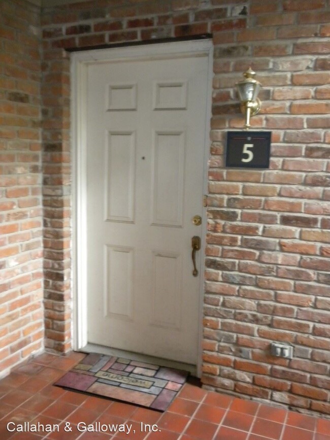 Foto del edificio - 104 E Green Meadows Rd