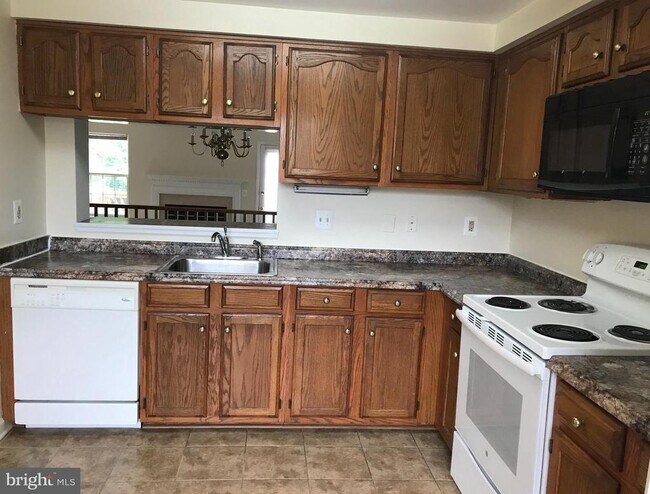 Foto del edificio - 6810 Ericka Ave