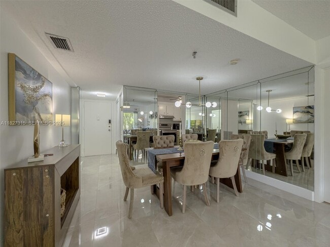 Foto del edificio - 250 NE 181st St