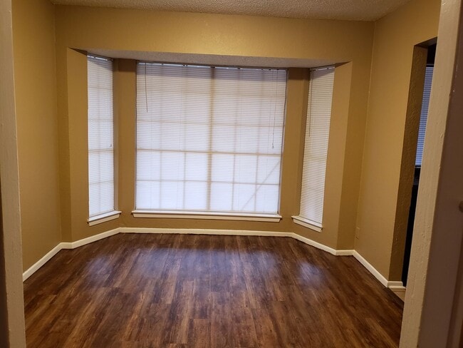 Building Photo - 3410 Reno Dr