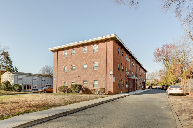 Photo - 3916 Chamberlayne Ave Apartment