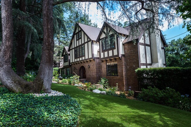 Building Photo - 1842 Fairmount Ave