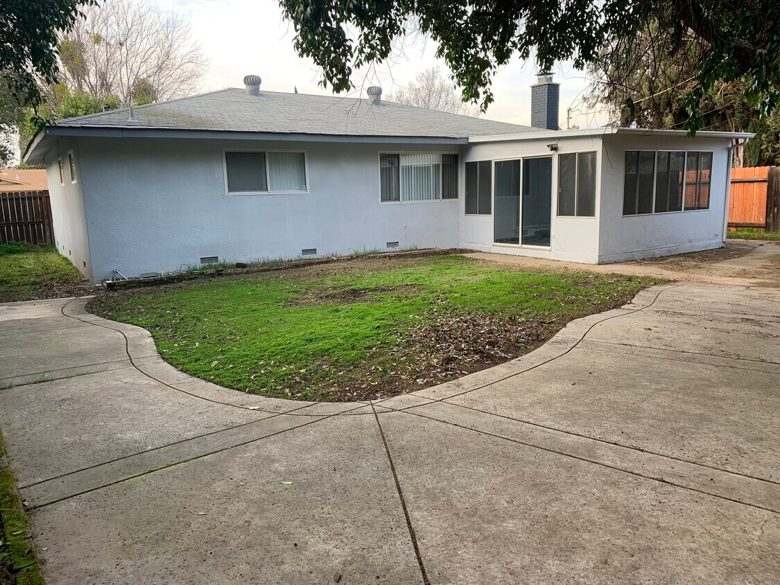 Primary Photo - 2305 Byrd Dr