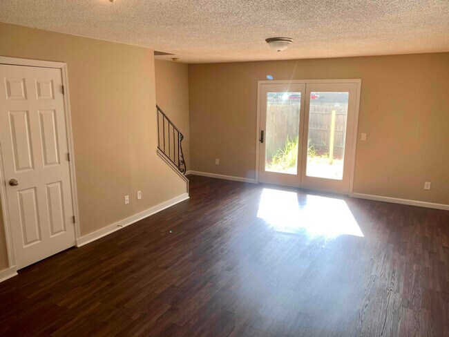 Building Photo - 2755 Pin Oak Dr