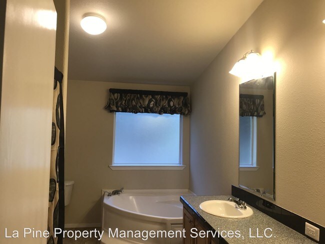 Building Photo - 16030 Del Pino Dr