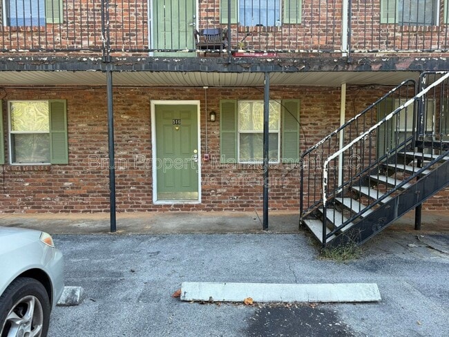 Building Photo - 516 E Red Bud Rd